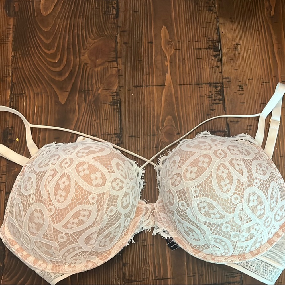 Victoria's Secret Cream Lace Push-Up Bra
